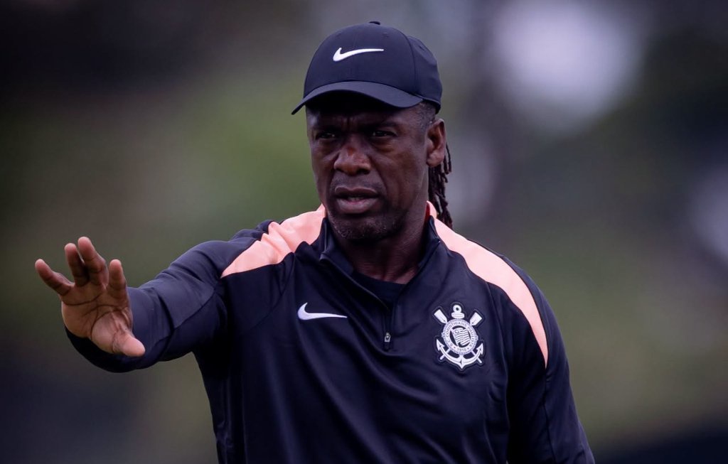 Seedorf assume Corinthians em busca de evitar rebaixamento