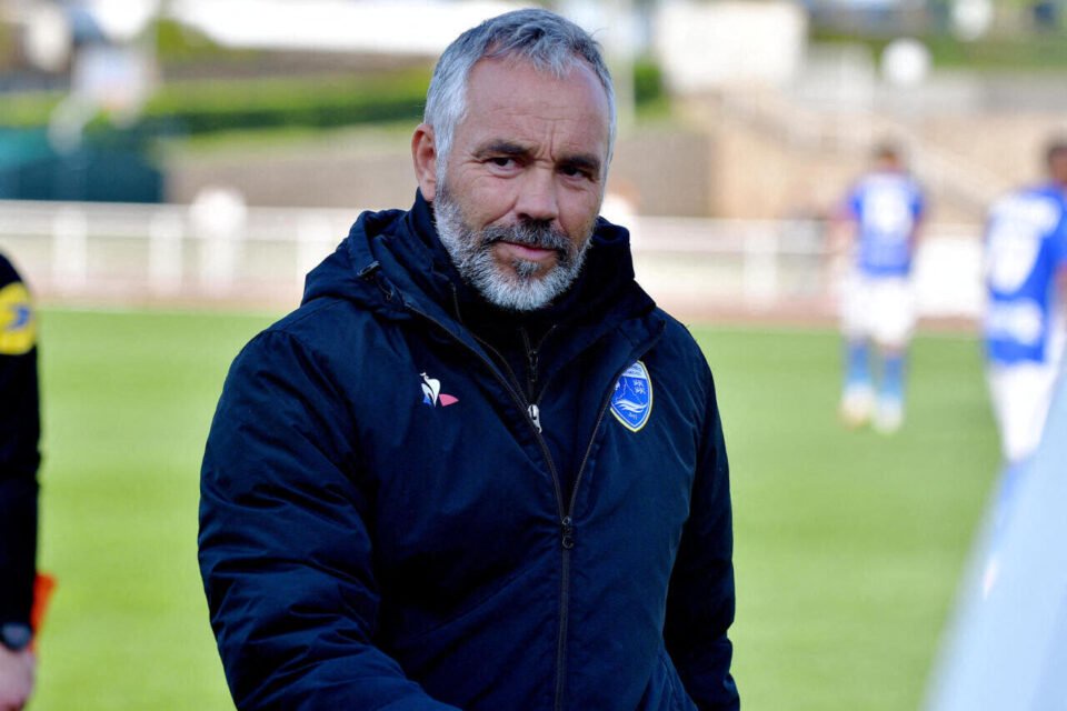 Après 4 ans de mandat, Frédéric Reculeau s'en va Frédéric Reculeau occupait le poste d'entraîneur principal depuis 2018, mais il ne repartira pas pour une 5e saison à la tête du club avranchinais. - reculeau