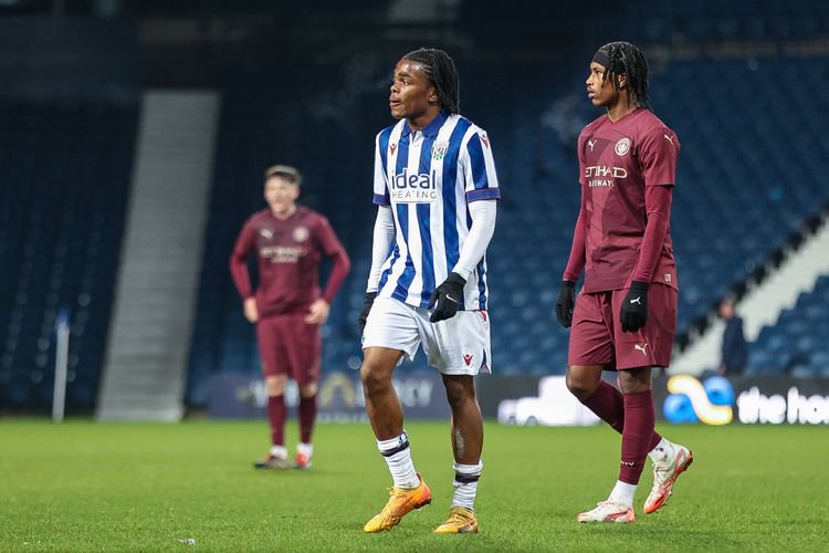 Soccer New Lecce signing Divine Onyemachi (left). 