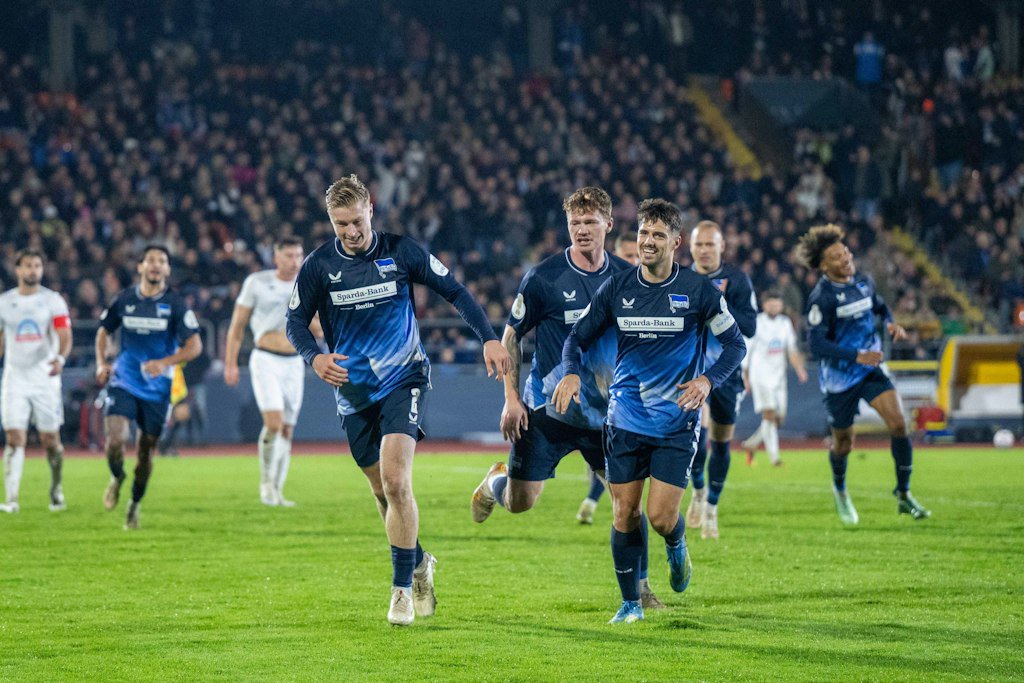 Juliian Eitschberger und Kapitän Josip Brekalo machten mit ihren Tore den Pokalsieg von Hertha BSC bei Regionalligist SSV Jeddeloh II perfekt.