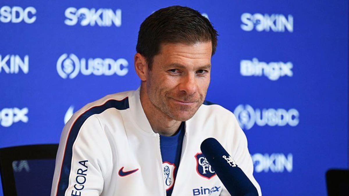 Xabi Alonso smirking in his media conference