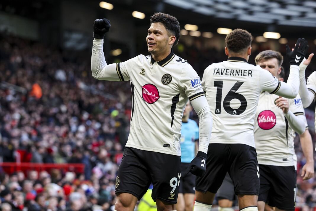 Evanilson celebrates scoring against Man Utd