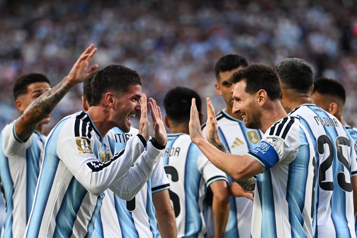 Rodrigo De Paul and Lionel Messi celebrate