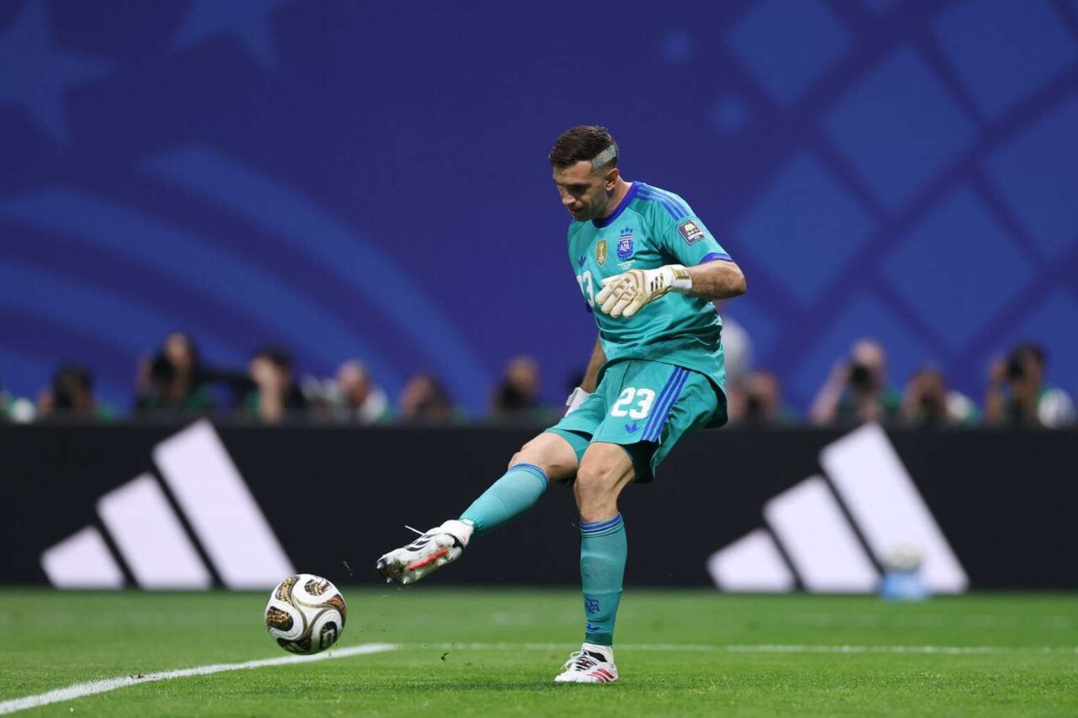Dibu Martínez durante a Copa do Mundo com a Argentina –