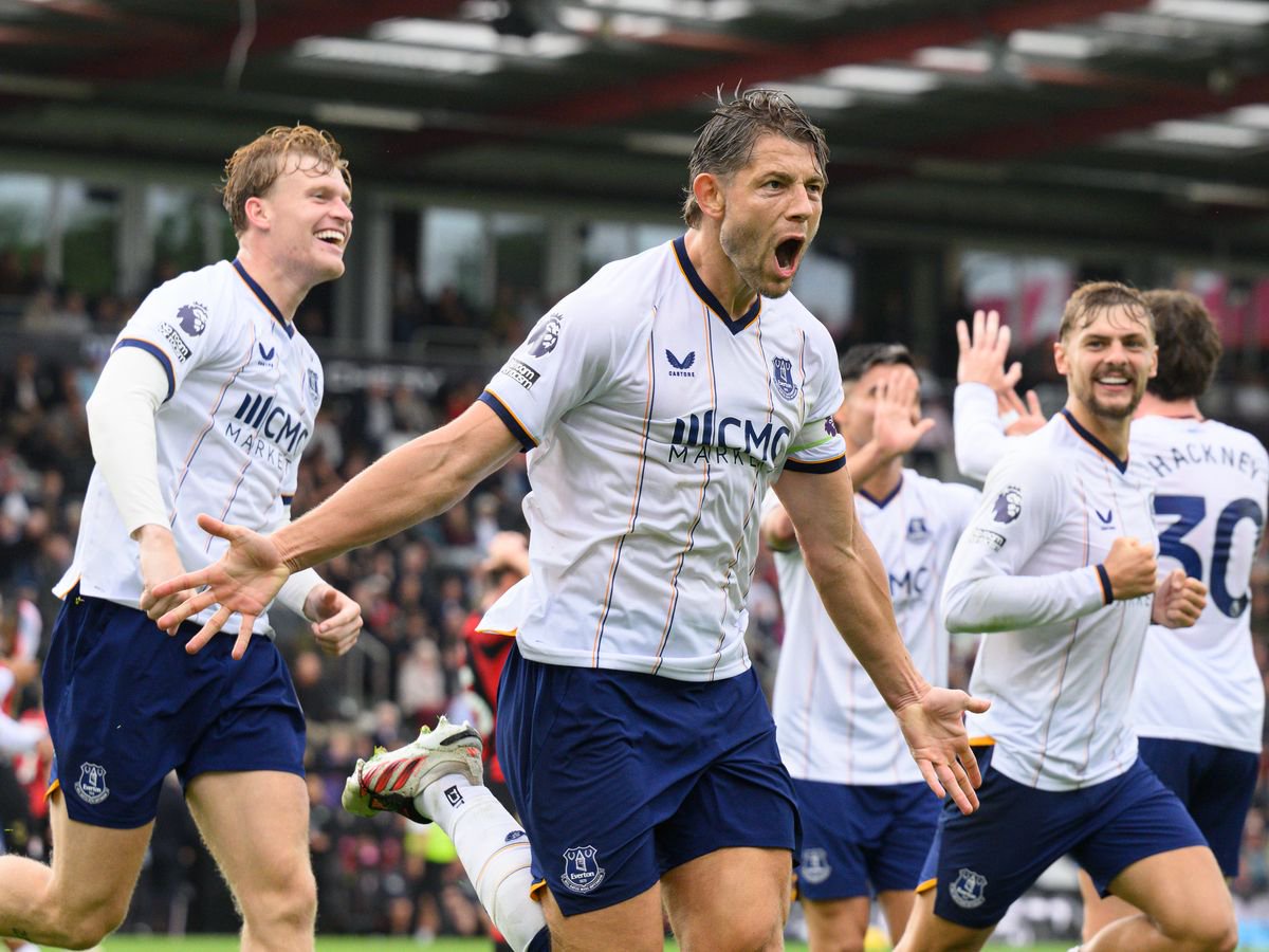 BOURNEMOUTH, ENGLAND - AUGUST 29:  Everton's James Tarkowski (centre) celebrates scoring his side's equalising goal to make the score 1-1 during the Premier League 2026/27 match between AFC Bournemouth and Everton at Vitality Stadium on August 29, 2026 in Bournemouth, England. (Photo by David Horton - CameraSport via Getty Images)