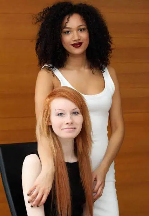 Wonderful This Twin Sisters Were Born With Totally Different Looks (Photos)