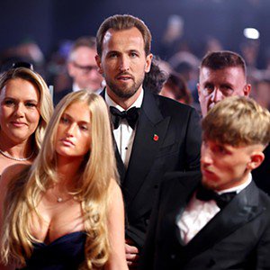 Harry Kane e Lennart Karl, do Bayern. Foto: TOLGA AKMEN/EPA