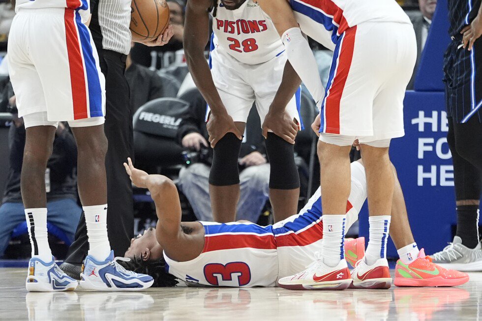 Pistons guard Jaden Ivey sustains leg injury in game against Magic