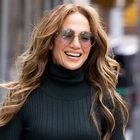 The One Shoe Trend J.Lo Wears With Both Leggings and Anti–Skinny Jeans
