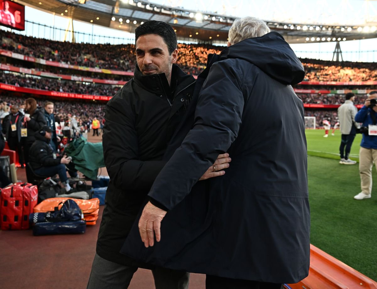 Mikel Arteta with David Moyes before the Premier League match between Arsenal and Everton. Photo by David Price/Arsenal FC via Getty Images