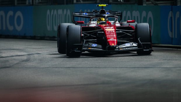 Lewis Hamilton finished sixth at the Singapore GP / Credit: Imago
