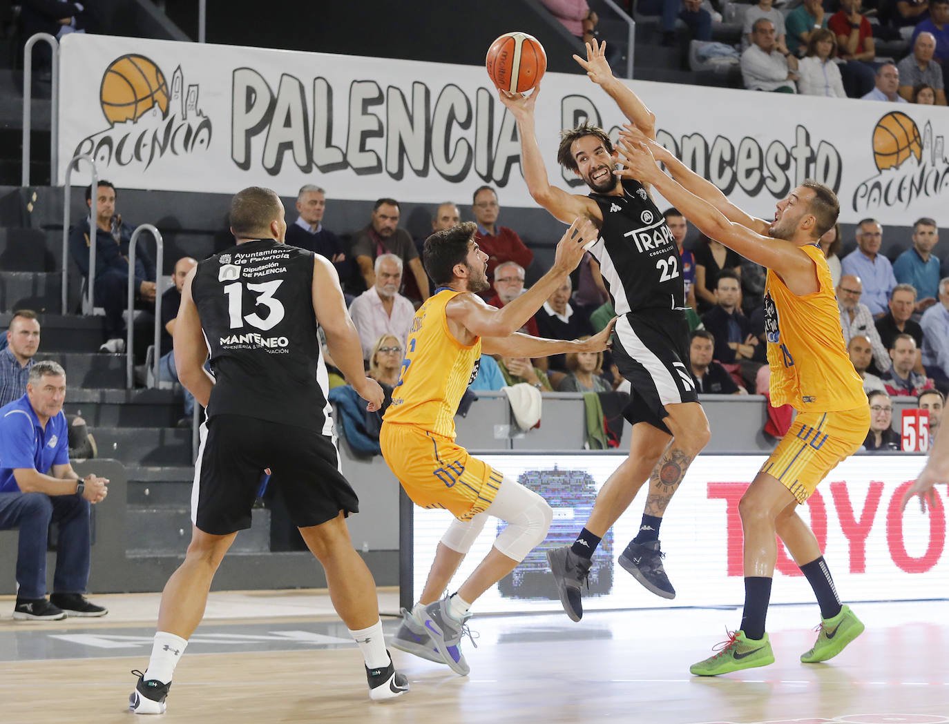 Palencia and Oviedo Secure Home Wins in Primera FEB Round 5