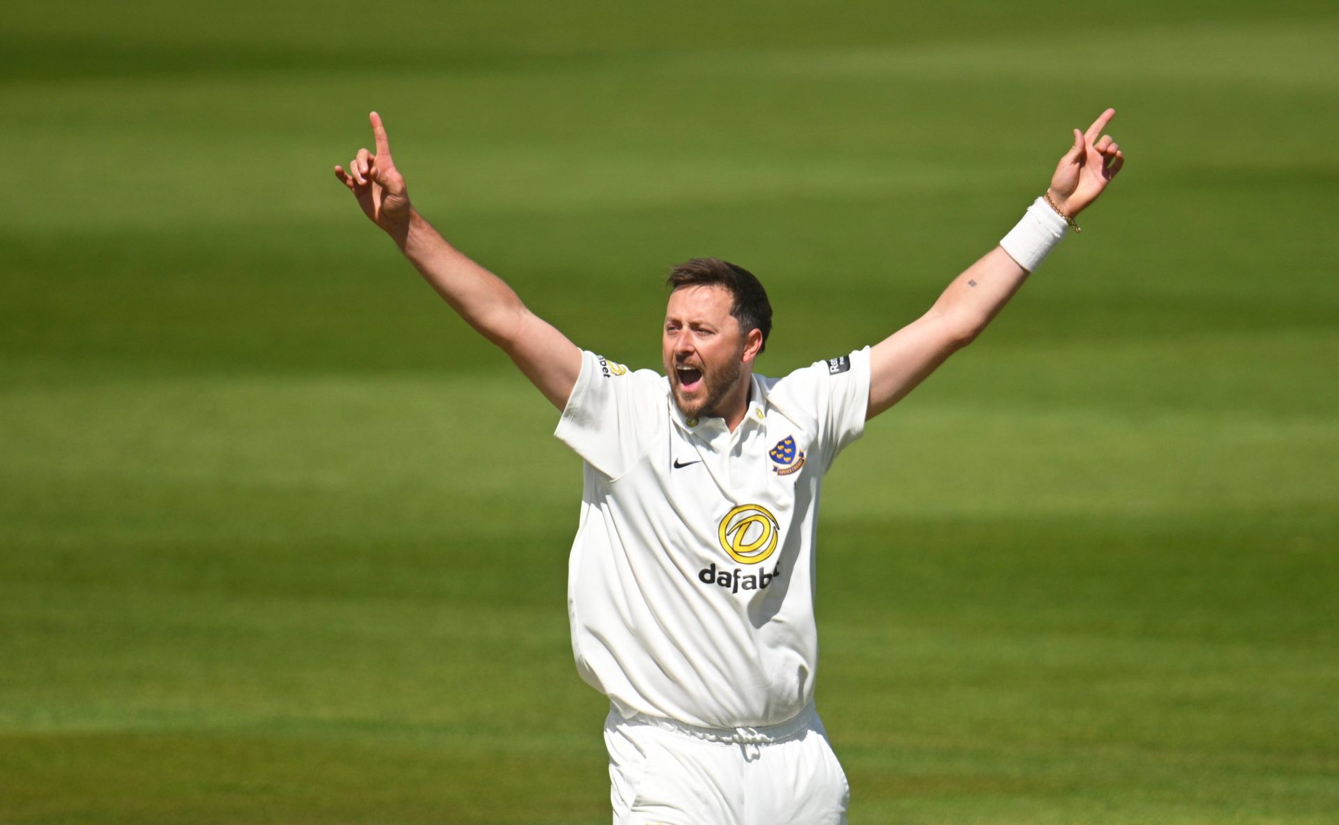 TAUNTON, ENGLAND - MAY 15: Ollie Robinson of Sussex unsuccessfully appeals for the LBW of Jordan Hermann of Somerset during Day One of the Rothesay County Championship Division 1 match between Somerset and Sussex at The Cooper Associates County Ground on May 15, 2026 in Taunton, England. (Photo by Harry Trump/Getty Images)