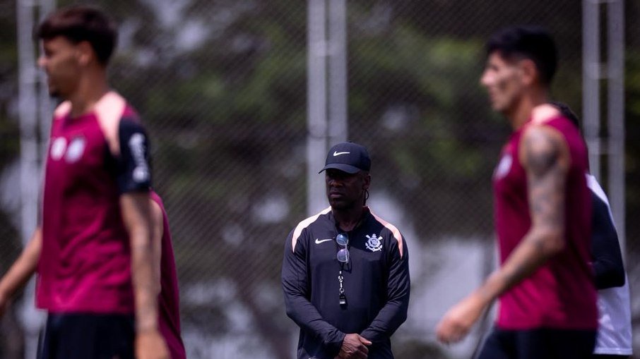 Seedorf em seu primeiro treino pelo Corinthians
