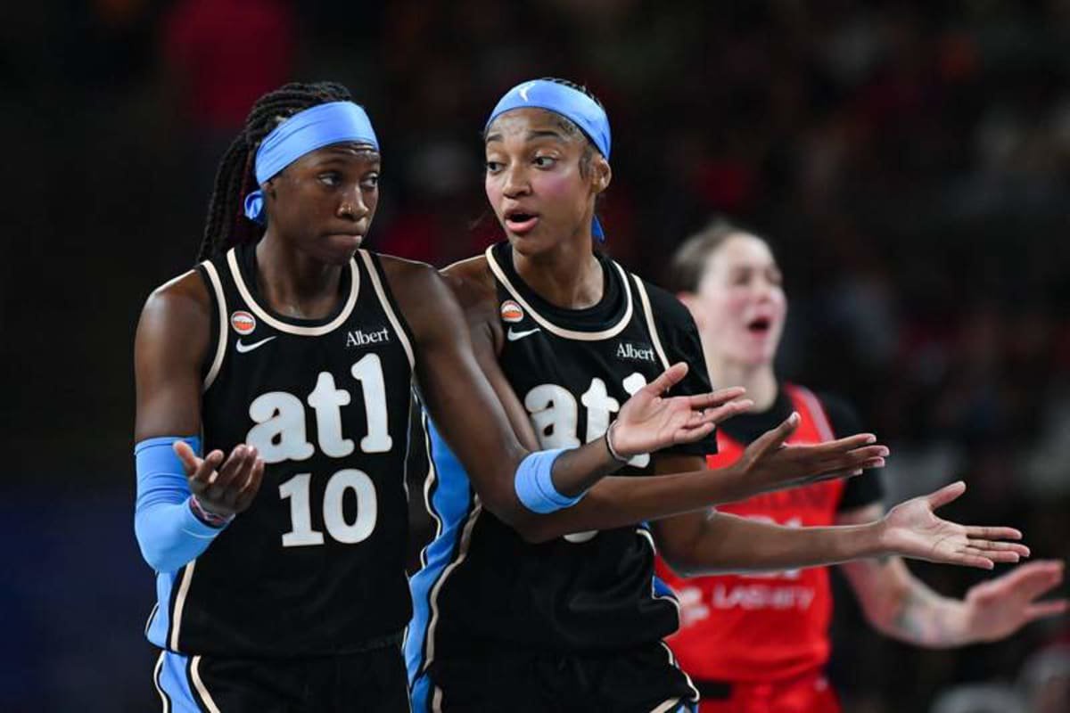 COLLEGE PARK, GA – AUGUST 28: Rhyne Howard 10 and Angel Reese 5 of Atlanta react during the WNBA, Basketball Damen, USA game between the Portland Fire and the Atlanta Dream on August 28th, 2026 at the Gateway Center in College Park, GA. Photo by Rich von Biberstein/Icon Sportswire WNBA: AUG 28 Portland Fire at Atlanta Dream EDITORIAL USE ONLY Icon260828033 ©IMAGO/Icon Sportswire