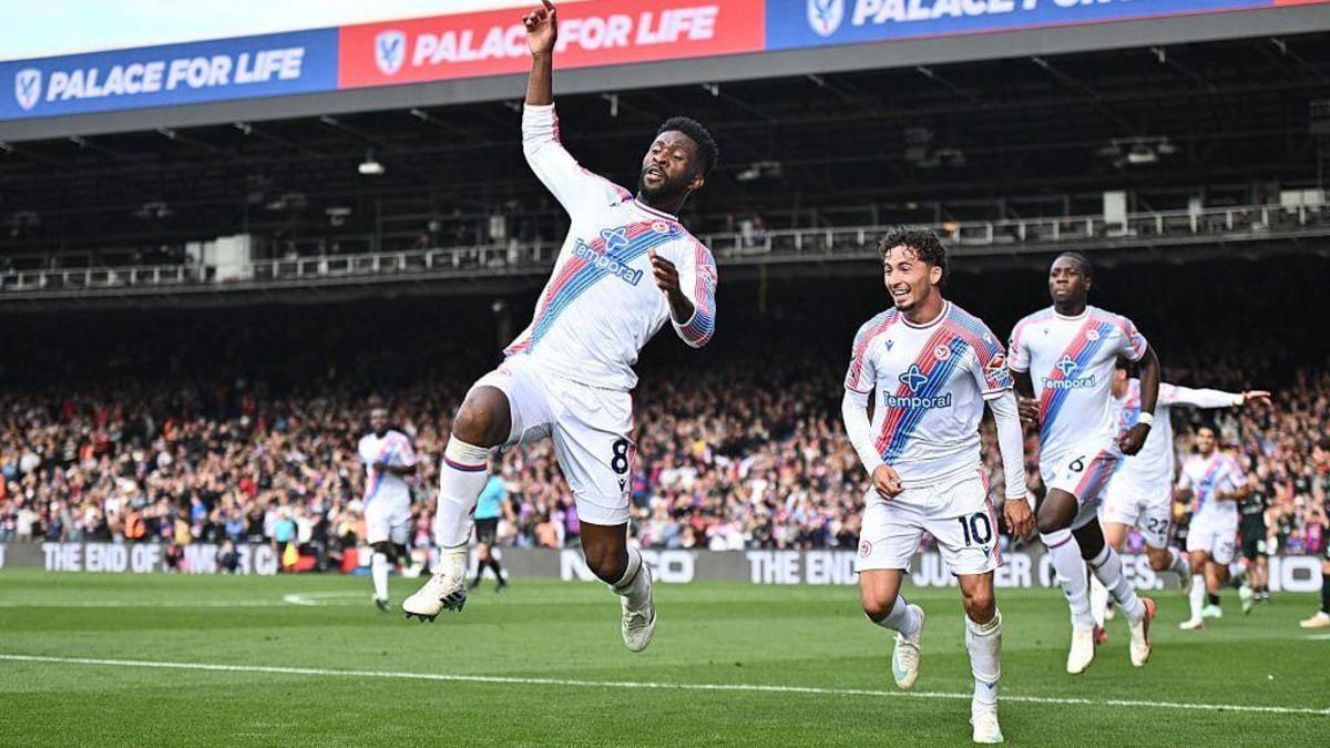 Jefferson Lerma of Crystal Palace celebrates after scoring the second goal during the Premier League match against Nottingham Forest
