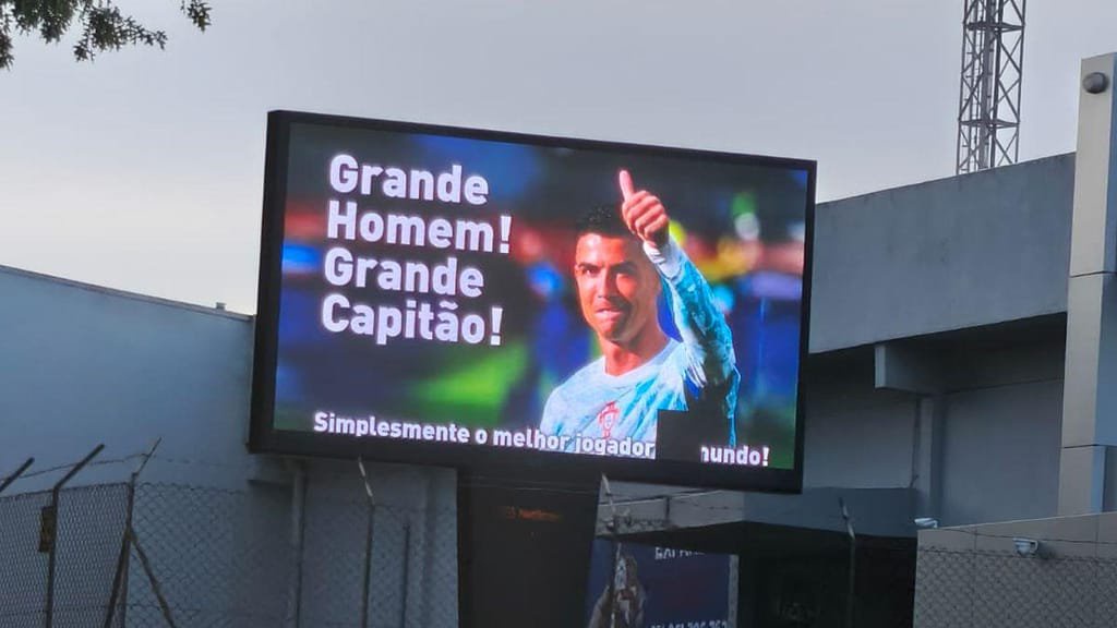 Mensagem de apoio a Cristiano Ronaldo na Circunvalação 