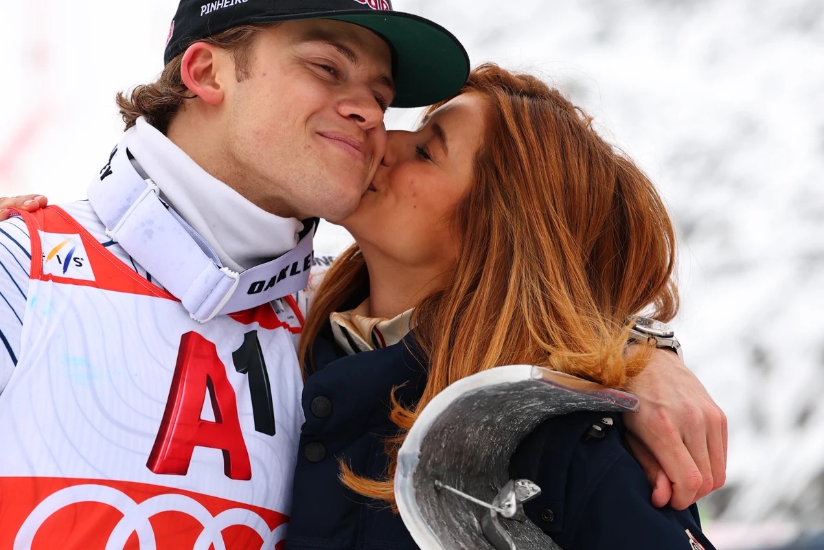 epa13330462 Winner Lucas Pinheiro Braathen of Brazil (L) and his girlfriend Brazilian actress Isadora Cruz Rocha pose for photos after the podium ceremony after the Men's Giant Slalom race at the ...