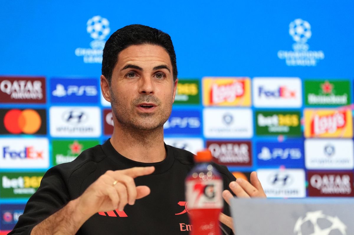 Mikel Arteta speaks during an event