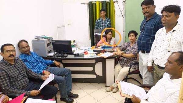 विभाग से कई दस्तावेज बरामद 