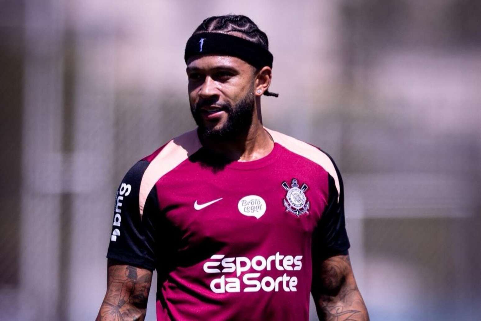 Memphis Depay ainda não jogou com Seedorf no Corinthians –