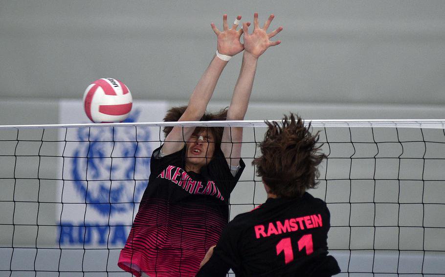 Ayden Cruz tries to block.