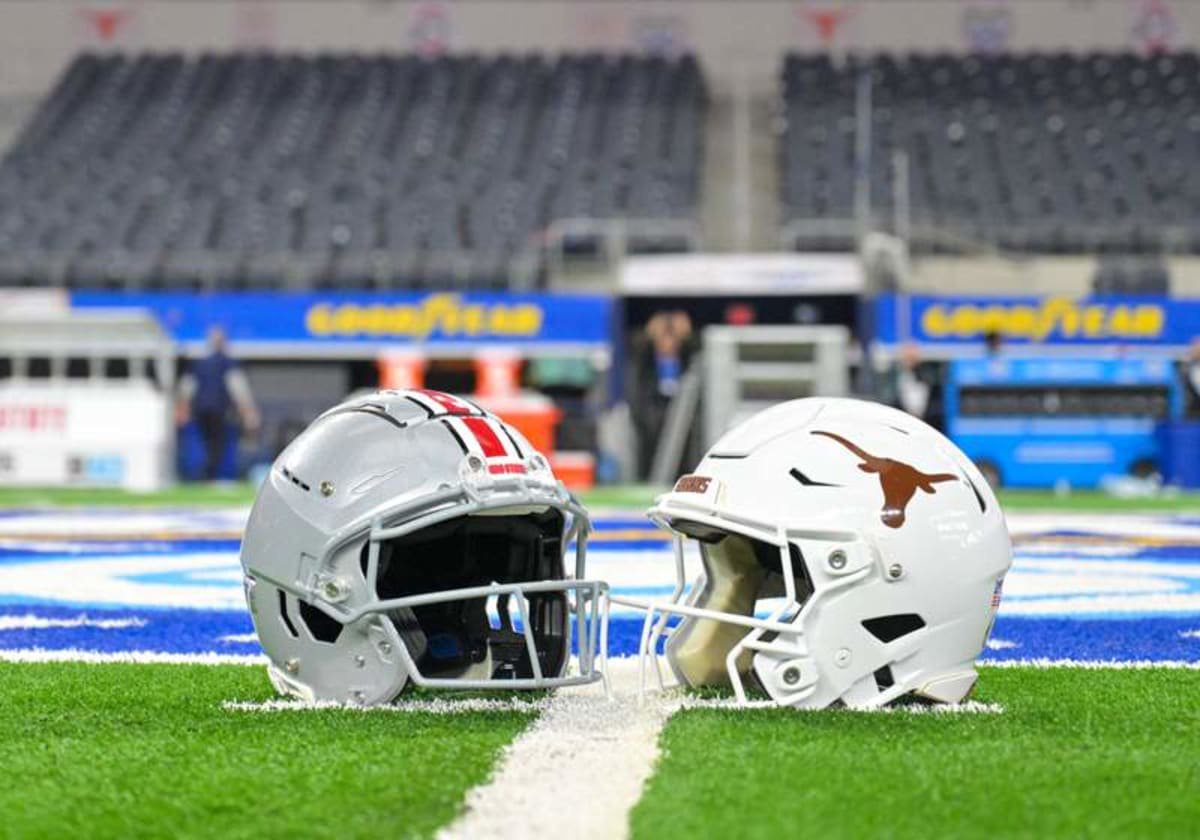 January 10 2025: Both teamÃââ s helmets with the cotton bowl logo at mid-field before the NCAA, College League, USA Football game between Ohio State Buckeyes and the Texas Longhorns at AT&T Stadium in Waco, Texas. /CSM Arlington USA – ZUMAc04_ 20250110_zma_c04_016 Copyright: xMatthewxLynchx ©IMAGO/ZUMA Press Wire