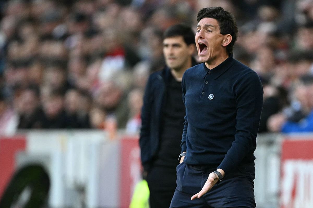 Brentford's Irish head coach Keith Andrews gestures on the touchline during the English Premier League football match between Brentford and Liverpool at the Gtech Community Stadium in London on October 17, 2026. (Photo by Glyn KIRK / AFP via Getty Images) / RESTRICTED TO EDITORIAL USE. No use with unauthorized audio, video, data, fixture lists, club/league logos or 'live' services. Online in-match use limited to 120 images. An additional 40 images may be used in extra time. No video emulation. Social media in-match use limited to 120 images. An additional 40 images may be used in extra time. No use in betting publications, games or single club/league/player publications. / 