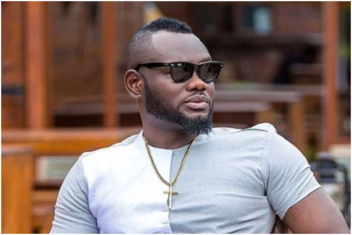 Netizens accuses actor prince David Osei as been G@y after he was spotted at a G@y night club in USA