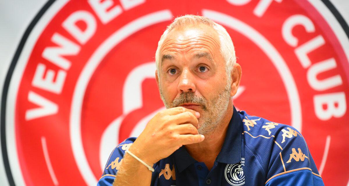 Frédéric Reculeau coach of Vendee during Ligue 3 Betclic match between La Roche sur Yon and Versailles at Henri Desgrange Stadium on August 7, 2026 in La Roche-sur-Yon, France. (Photo by Loic Cousin/Icon Sport) - Photo by Icon Sport