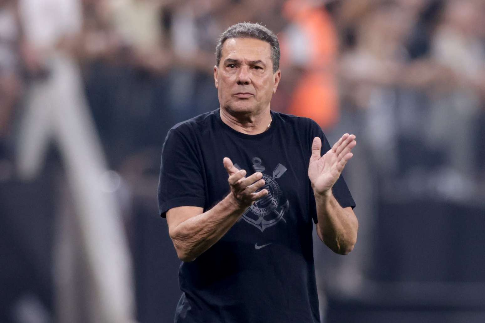 Vanderlei Luxemburgo além de elogiar o time da capital cearense e revelar um problema físico que ele vem sofrendo na cravícula, comentou sobre ter deixado três substituições para fazer na partida. (Photo by Alexandre Schneider/Getty Images)