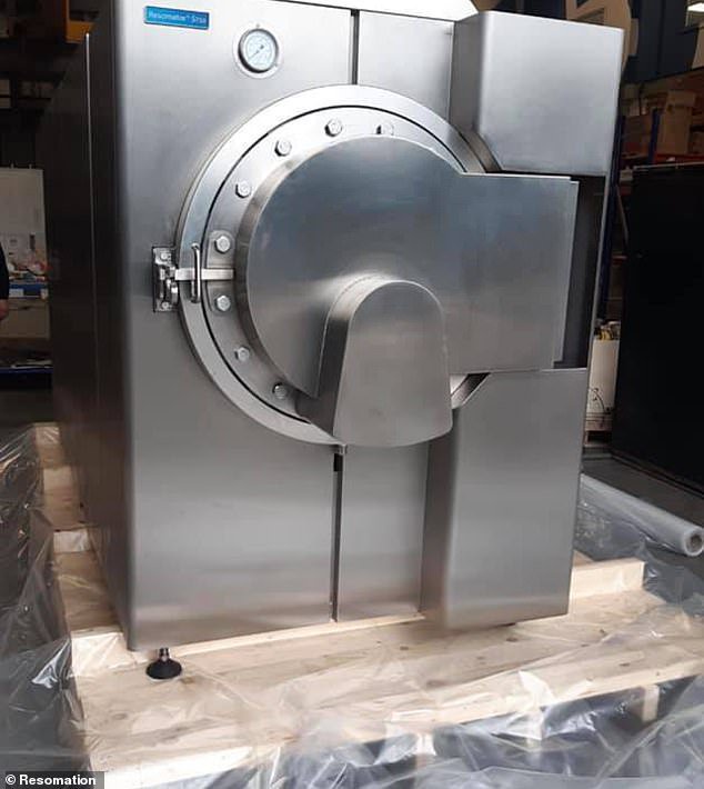 The human remains are rinsed in a solution at 120C (248F), dried and pulverised into powder before being handed to relatives to be kept or scattered