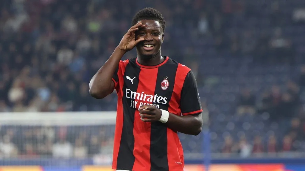 Alphadjo Cissé pelo Milan (FOTO: Alexandra Beier/AP)