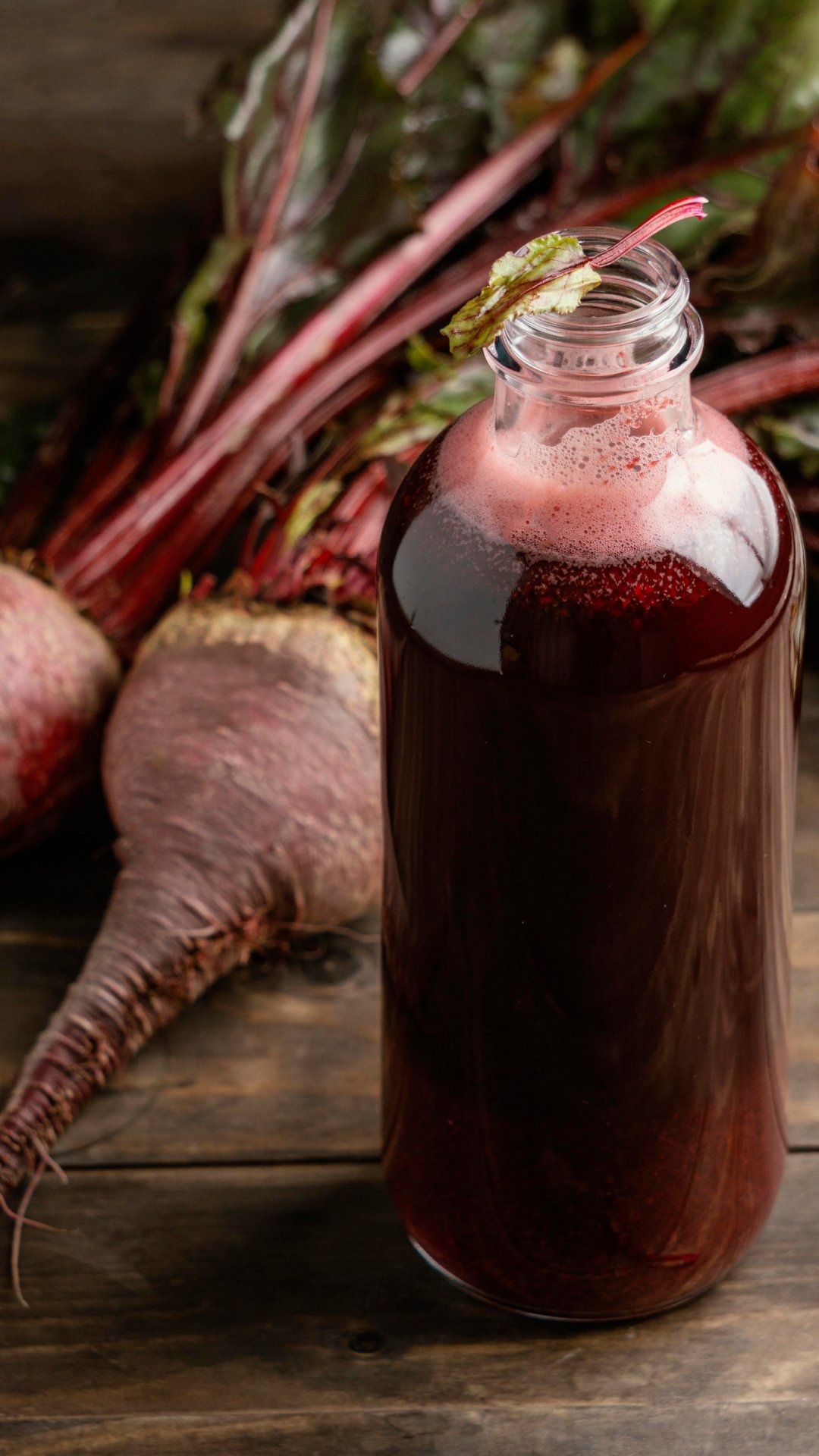 Beetroot Juice: Packed with nitrates and antioxidants, beetroot juice can help lower blood pressure and improve circulation. Incorporate beetroot juice into your morning routine to support heart health and lower cholesterol levels naturally.