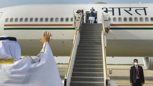 पाकिस्तान पीएम को न्याय मंत्री ने किया रिसीव