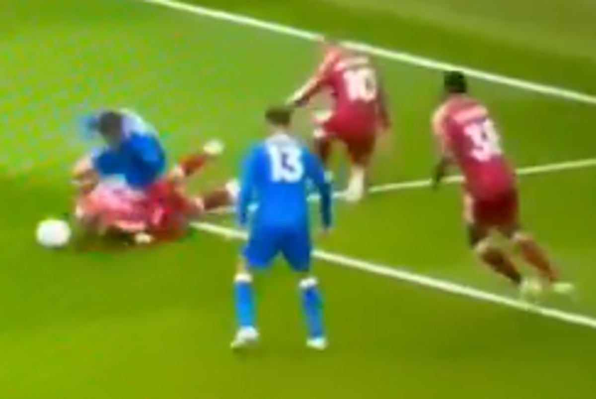 Ronald Araujo diving head first into a Brighton football boot