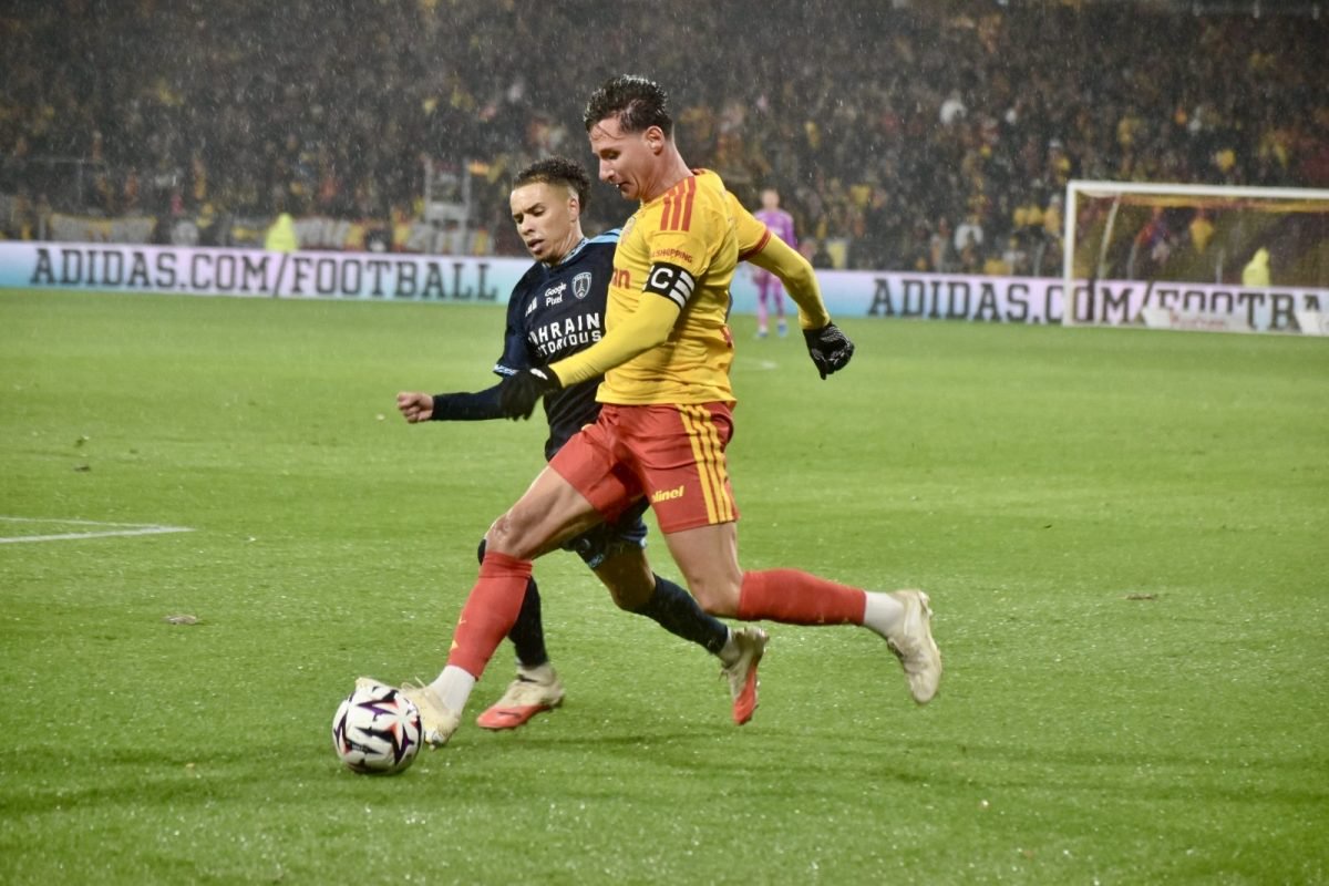 Lens defeats Paris FC 2-1 as Thauvin and Hazard Score