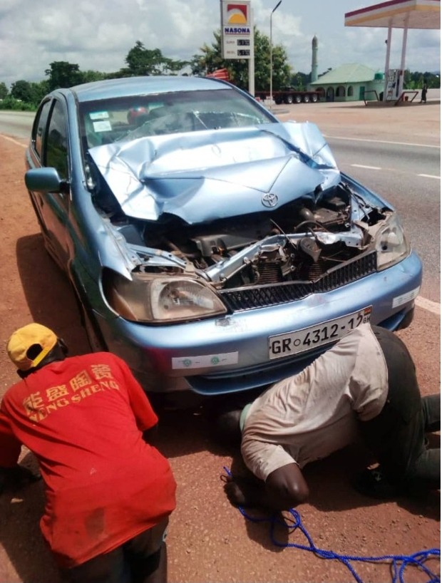 Popular Ghanaian musician, his wife and two children involved in a gory accident on Nkawkaw road 54
