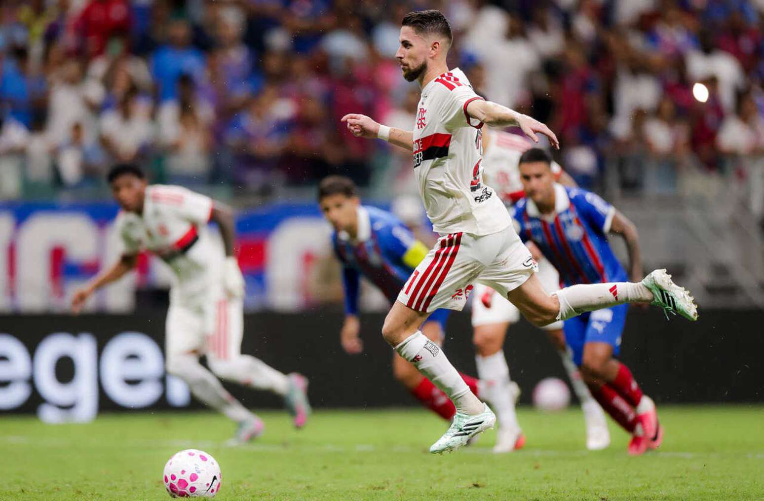 Jorginho acertou 12 das 13 cobranças de pênaltis pelo Flamengo –