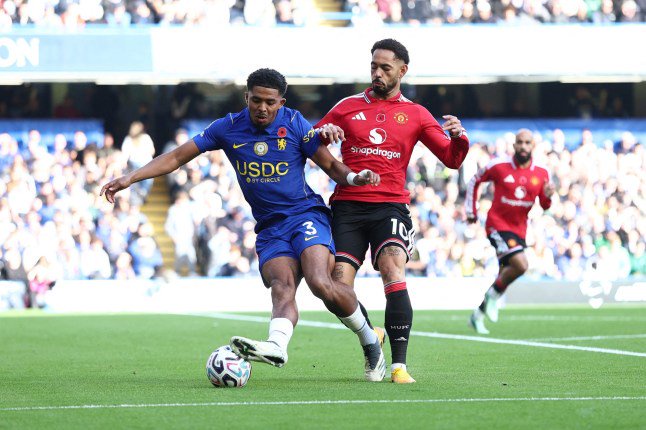 Soccer Football - Premier League - Chelsea v Manchester United - Stamford Bridge, London, Britain - October 31, 2026 Chelsea's Wesley Fofana in action with Manchester United's Matheus Cunha REUTERS/David Klein EDITORIAL USE ONLY. NO USE WITH UNAUTHORIZED AUDIO, VIDEO, DATA, FIXTURE LISTS, CLUB/LEAGUE LOGOS OR 'LIVE' SERVICES. ONLINE IN-MATCH USE LIMITED TO 120 IMAGES, NO VIDEO EMULATION. NO USE IN BETTING, GAMES OR SINGLE CLUB/LEAGUE/PLAYER PUBLICATIONS. PLEASE CONTACT YOUR ACCOUNT REPRESENTATIVE FOR FURTHER DETAILS..