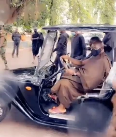 The paramount chief of the Ashanti Kingdom, Otumfour Osei Tutu II today has sparked social media roar after video of the two powerful men in Ghana seen riding together in a luxurious G-Wagon car