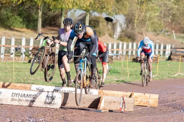 Der aus Deidesheim stammende Nick Willner (links) wurde Zweiter im Eliterennen in Herxheim. 