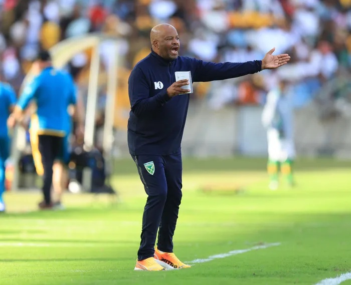 Former Lamontville Golden Arrows coach Manqoba Mngqithi recently parted ways with Young Africans, which has sparked conversations that maybe Kaizer Chiefs should look his direction for a change of guard.