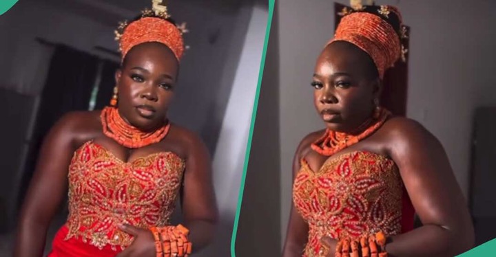 Lady Adorns Tight Edo Traditional Attire, Feels Uncomfortable, Netizens Laugh at Her: "Try Breathe"