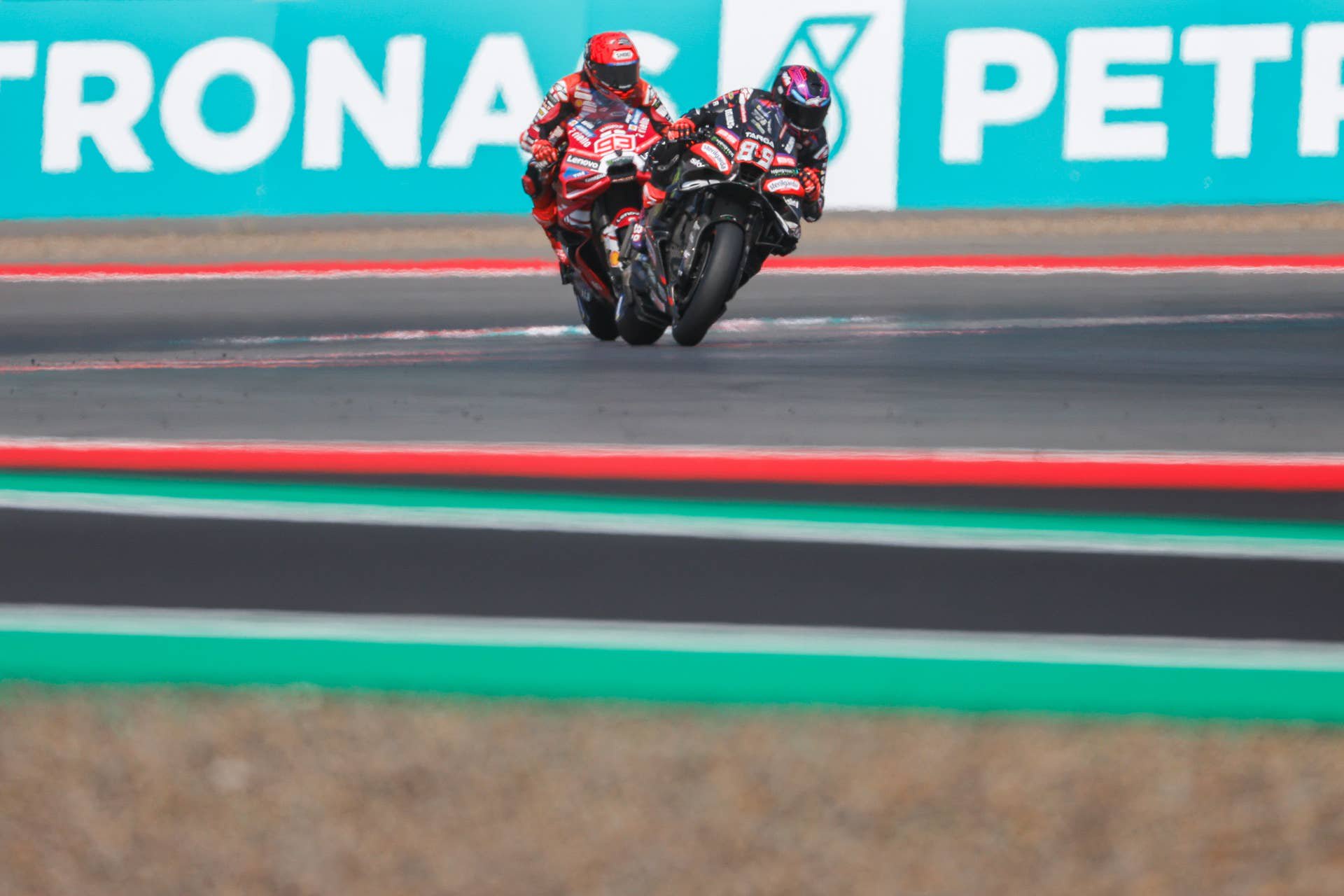 Packendes Duell in der MotoGP.