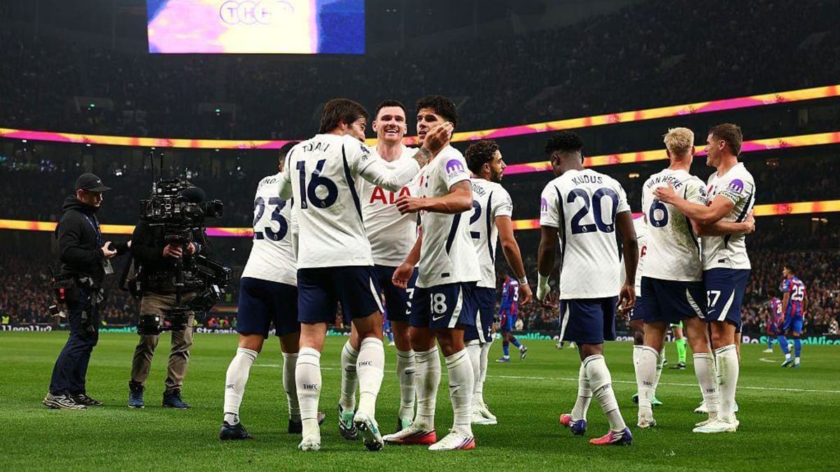 Jan Paul van Hecke of Tottenham Hotspur celebrates