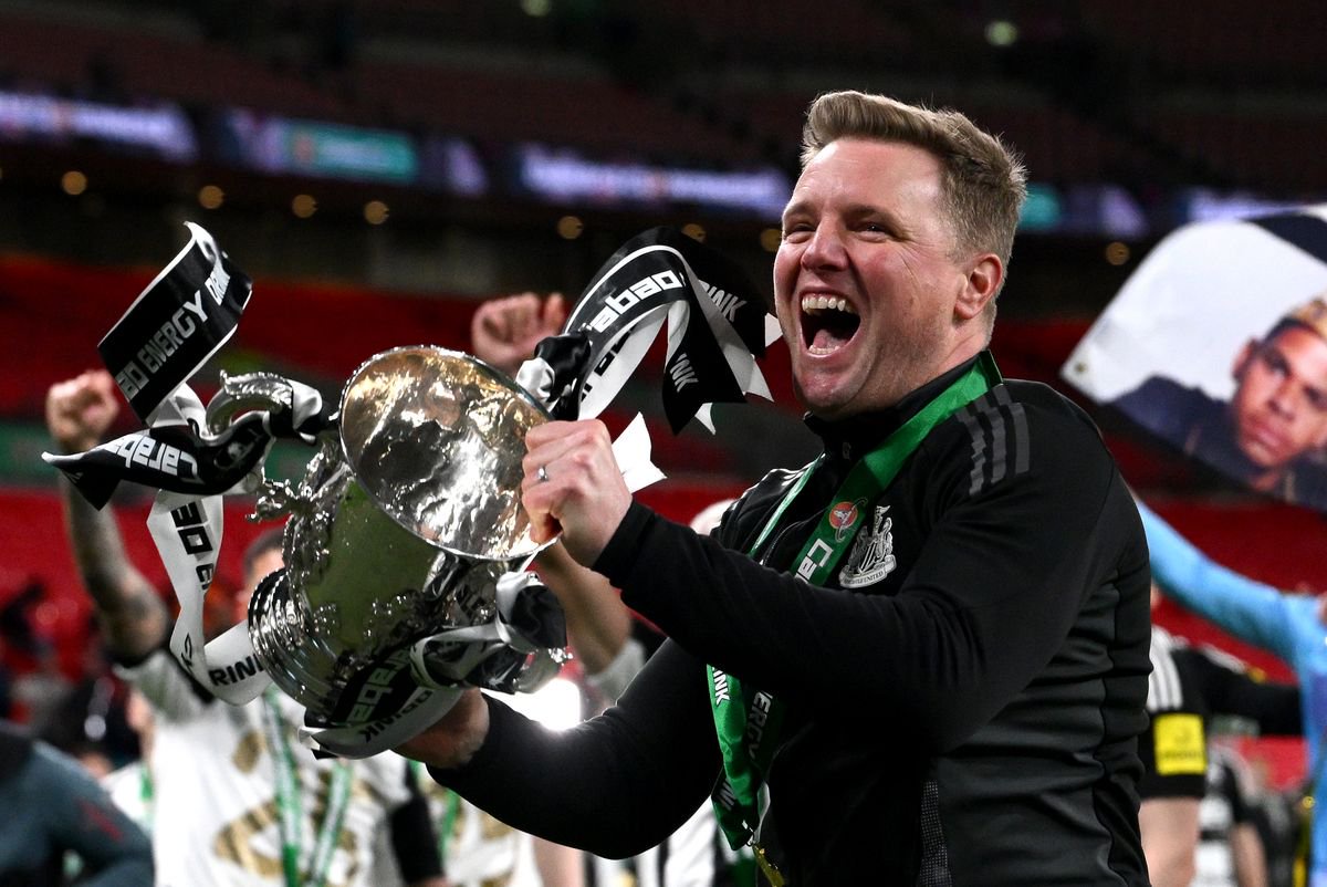 Eddie Howe, Manager of Newcastle United, lifts the Carabao Cup Trophy after his team's victory during the Carabao Cup Final between Liverpool and Newcastle United