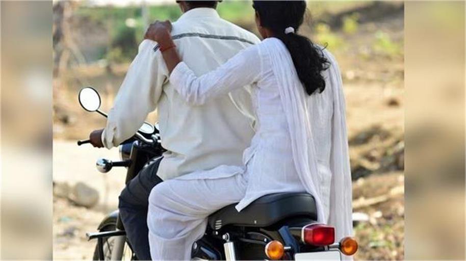 in gonda the father of two children absconded with his minor sister in law