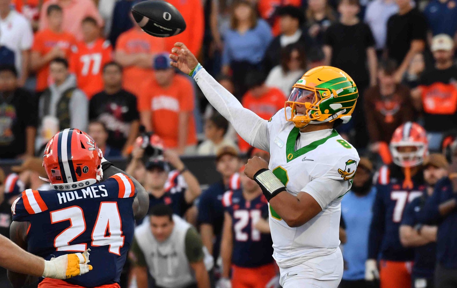 Oct 24, 2026; Champaign, Illinois, USA;  Oregon Ducks quarterback Dylan Raiola (8) passes the ball during the second half against the Illinois Fighting Illini at Gies Memorial Stadium.  Mandatory Credit: Ron Johnson-Imagn Images