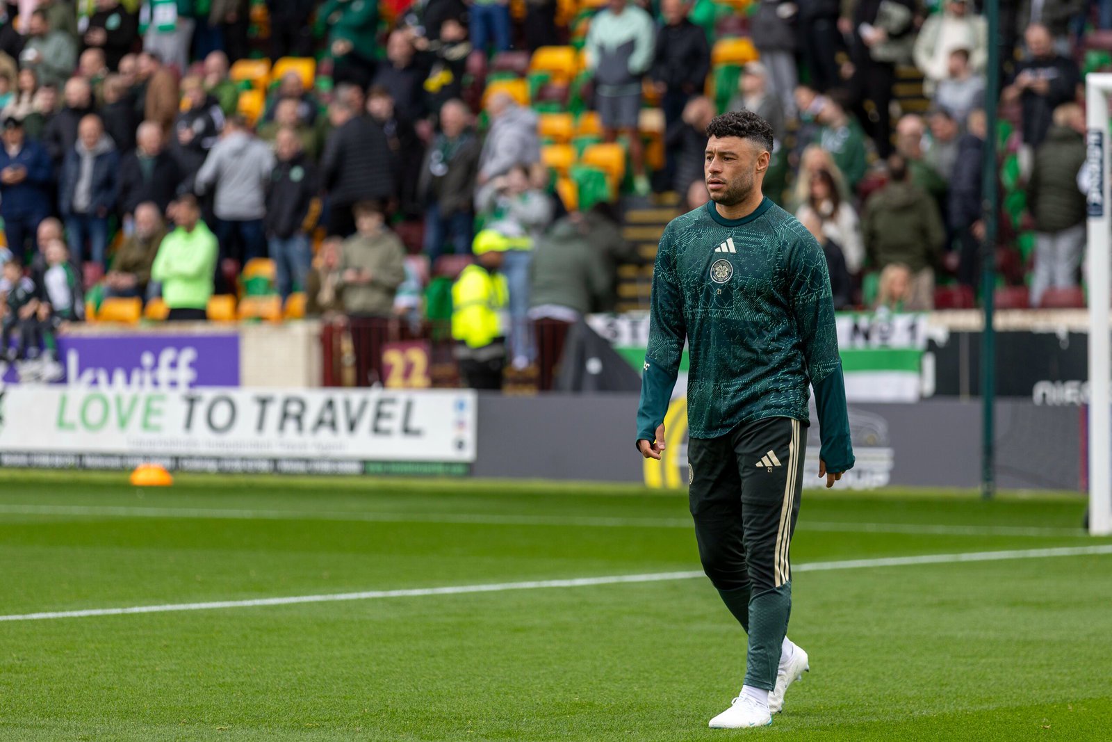 Alex Oxlade-Chamberlain of Celtic during the warm-up at Fir Park before the Scottish Premiership match against Motherwell